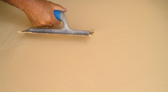 applicazione adesivo cementizio